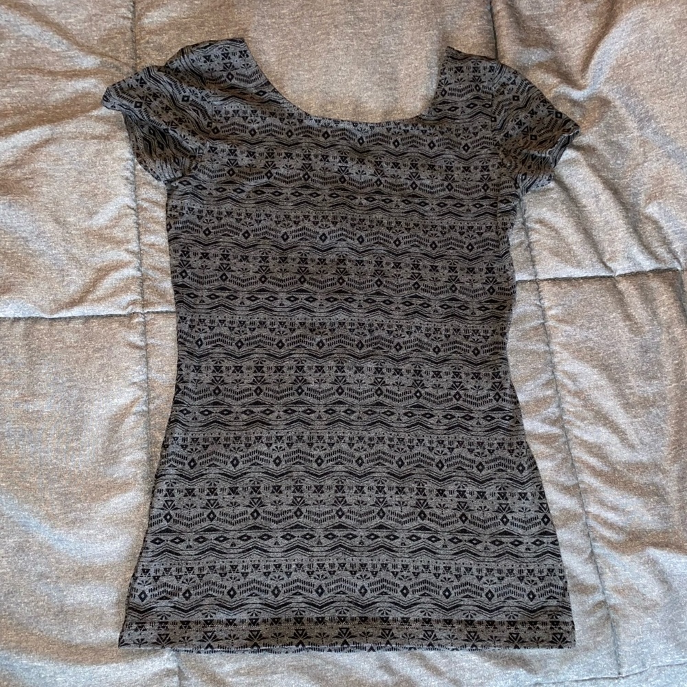 Garage fitted gray and black top